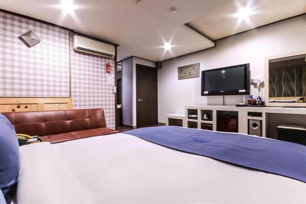 Sky Hotel Changwon Exterior photo