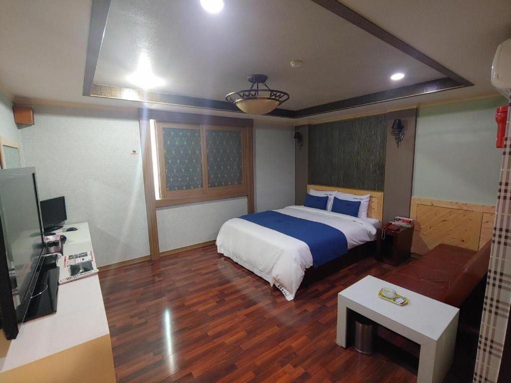 Sky Hotel Changwon Exterior photo