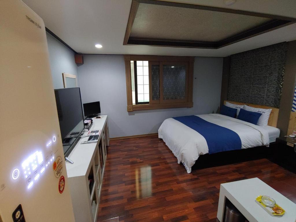 Sky Hotel Changwon Exterior photo