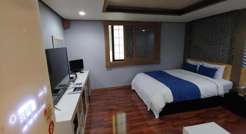 Sky Hotel Changwon Exterior photo
