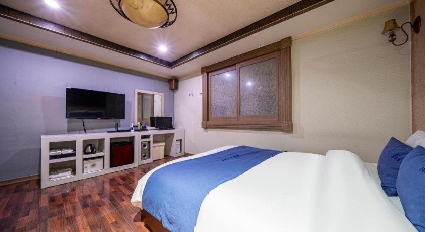 Sky Hotel Changwon Exterior photo